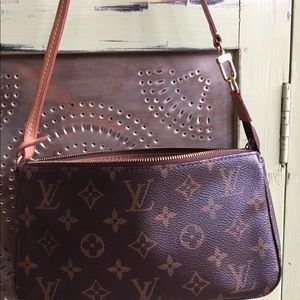Louis Vuitton Monogram Pochette